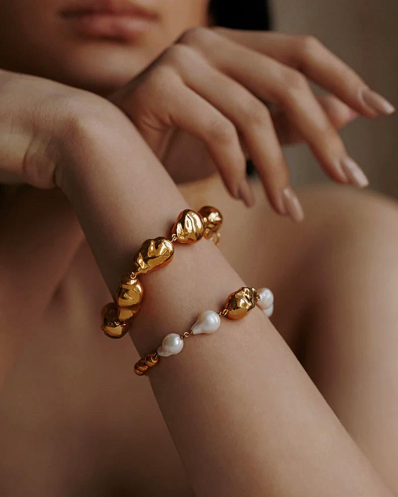 Storm’s End Gold-plated Pearl Bracelet