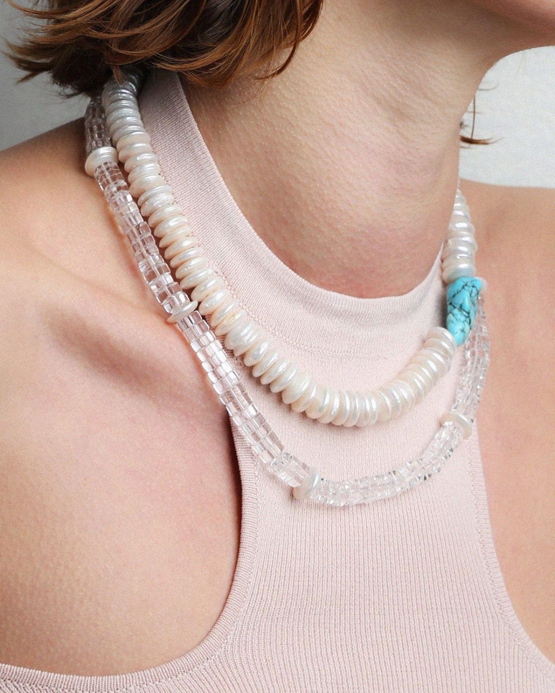 Kira-Perlen- und Howlith-Halskette