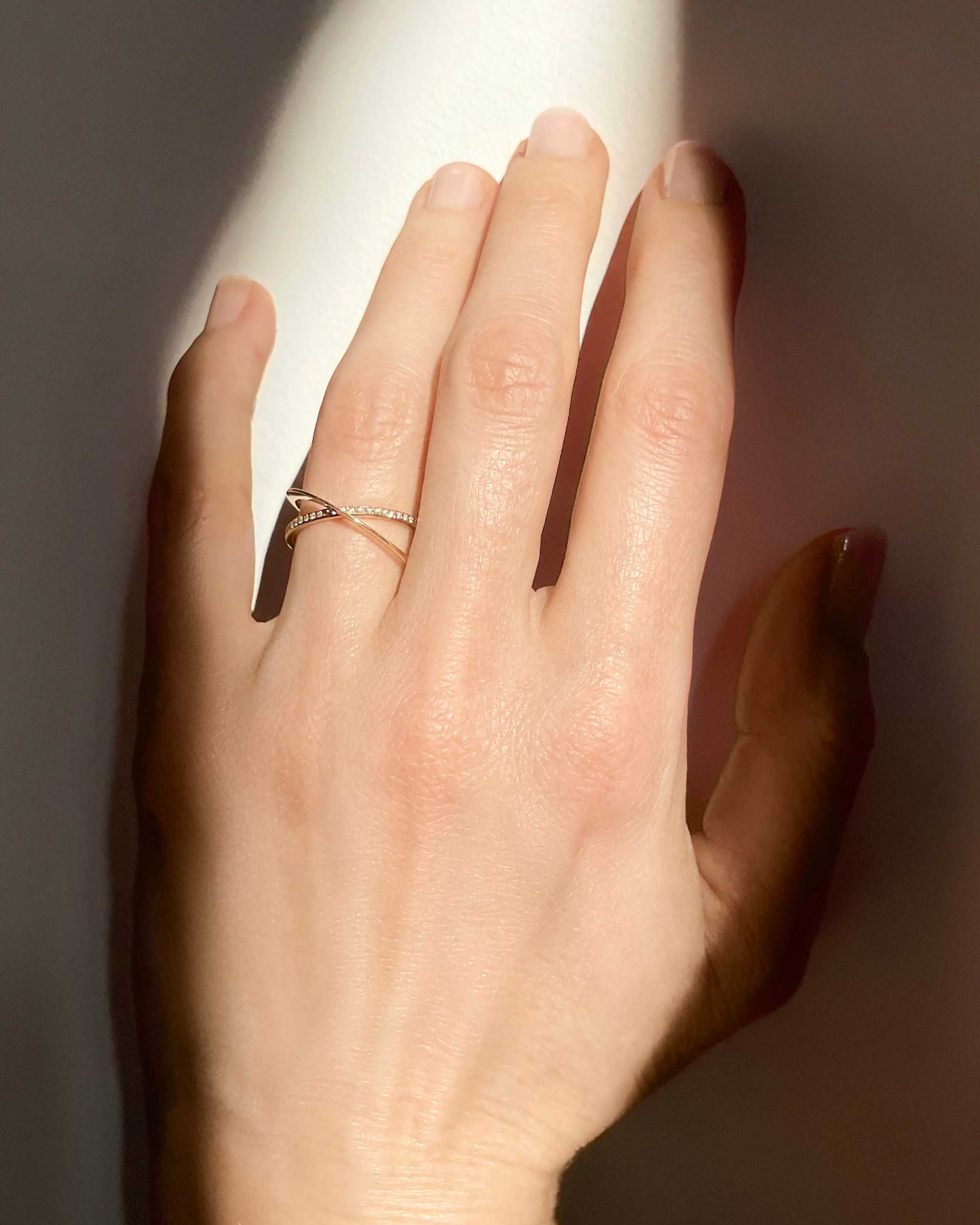Mondellipsen-Ring aus 14 Karat Rosa Gold mit Diamanten