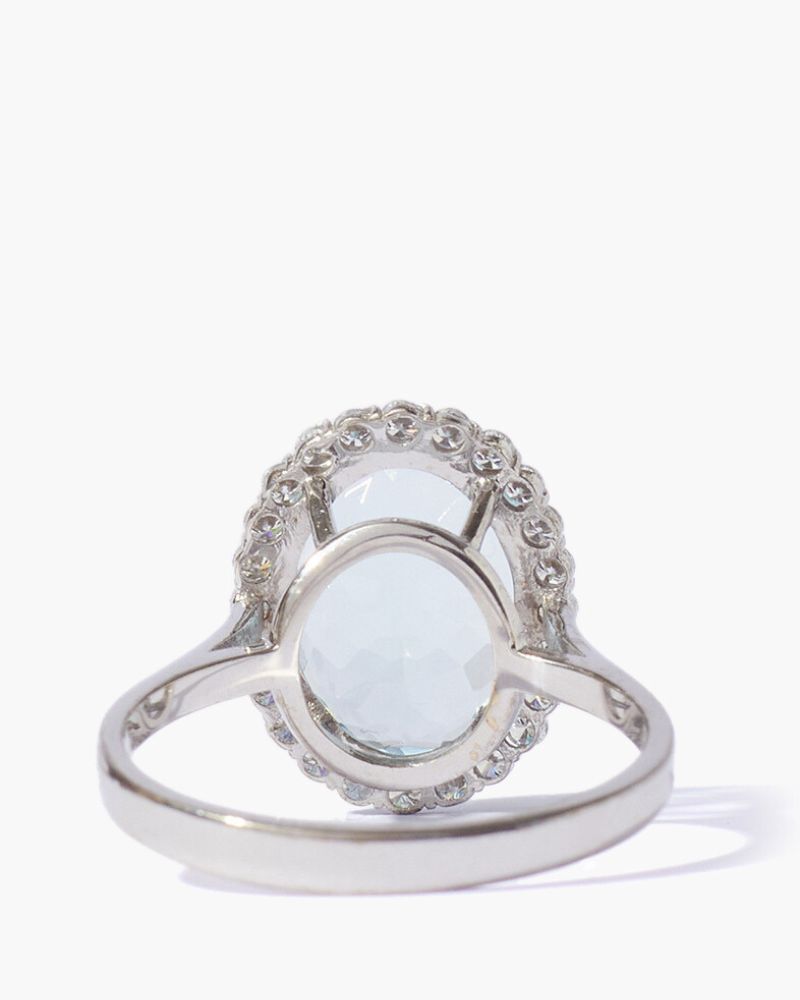 Ring aus Weißgold mit Aquamarin und Diamanten